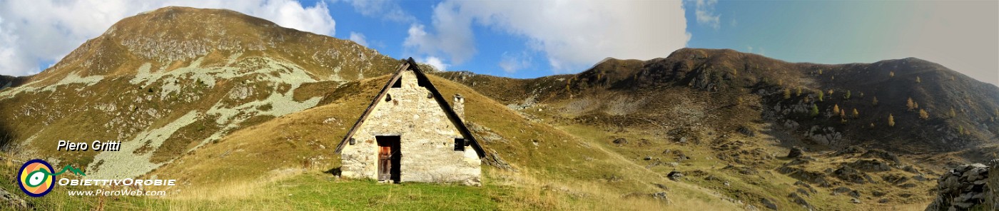 79 Alla Baita Pianadei (2097 m) con vista in Valegino ed Arete.jpg